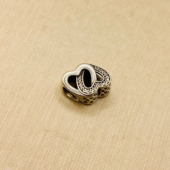 EUC Pandora 791880CZ Sterling Silver Entwined Love Hearts Charm w/ Clear CZ’s - Picture 3 of 7